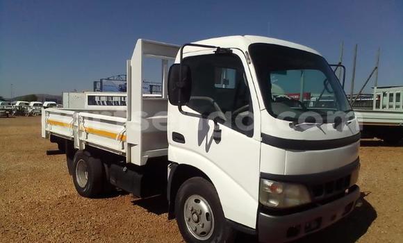 Nunua Ilio tumika Toyota Dyna White Gari ndani ya Ezulwini nchini Hhohho Nunua Ilio tumika Toyota Dyna White Gari ndani ya Ezulwini nchini Hhohho