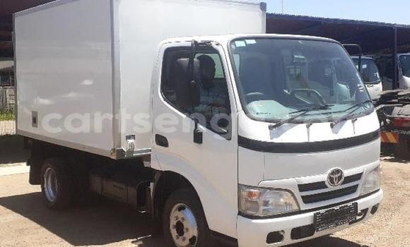 Nunua Ilio tumika Toyota Dyna White Gari ndani ya Ezulwini nchini Hhohho Nunua Ilio tumika Toyota Dyna White Gari ndani ya Ezulwini nchini Hhohho