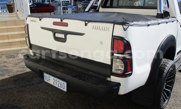 Buy Used Toyota Hilux White Car in Import - Dubai in Hhohho Buy Used Toyota Hilux White Car in Import - Dubai in Hhohho