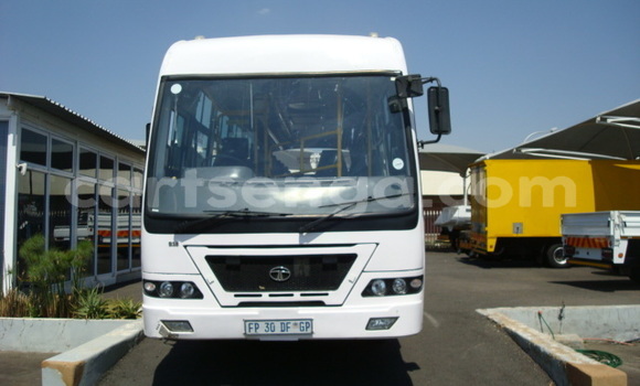 Buy Used Nissan UD White Truck in Mbabane in Manzini Buy Used Nissan UD White Truck in Mbabane in Manzini