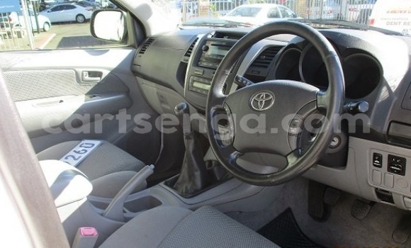 Buy Used Toyota Hilux White Car in Import - Dubai in Hhohho Buy Used Toyota Hilux White Car in Import - Dubai in Hhohho