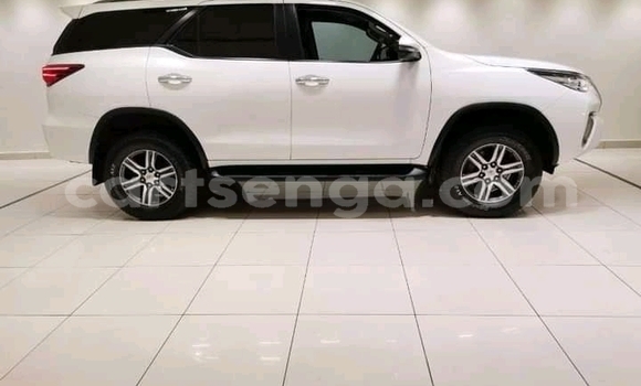 Buy Used Toyota Fortuner White Car in Mbabane in Manzini Buy Used Toyota Fortuner White Car in Mbabane in Manzini