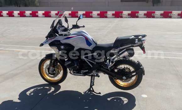 Buy Used BMW R 1200 White Bike in Tshaneni in Lubombo Buy Used BMW R 1200 White Bike in Tshaneni in Lubombo