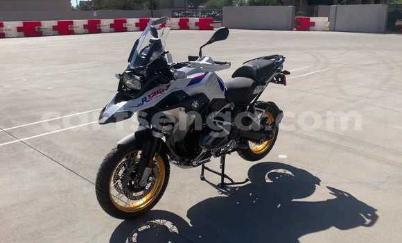 Buy Used BMW R 1200 White Bike in Tshaneni in Lubombo Buy Used BMW R 1200 White Bike in Tshaneni in Lubombo