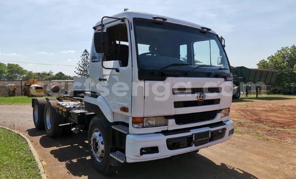 Nunua Ilio tumika Nissan UD White Lori ndani ya Big Bend nchini Lubombo