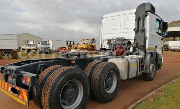 Acheter Occasion Utilitaire Mercedes‒Benz Truck Blanc à Big Bend, Lubombo District Acheter Occasion Utilitaire Mercedes‒Benz Truck Blanc à Big Bend, Lubombo District