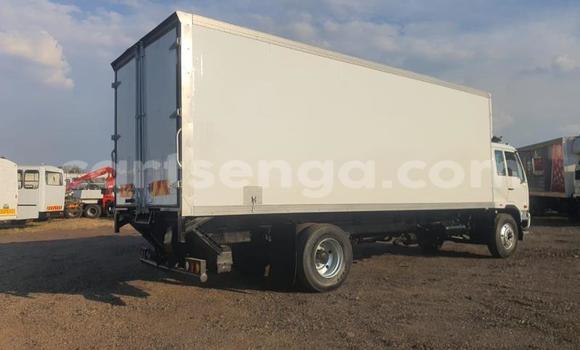 Acheter Occasion Utilitaire Nissan UD Blanc à Big Bend, Lubombo District Acheter Occasion Utilitaire Nissan UD Blanc à Big Bend, Lubombo District