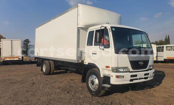 Acheter Occasion Utilitaire Nissan UD Blanc à Big Bend, Lubombo District Acheter Occasion Utilitaire Nissan UD Blanc à Big Bend, Lubombo District