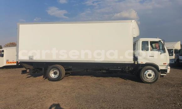 Acheter Occasion Utilitaire Nissan UD Blanc à Big Bend, Lubombo District Acheter Occasion Utilitaire Nissan UD Blanc à Big Bend, Lubombo District