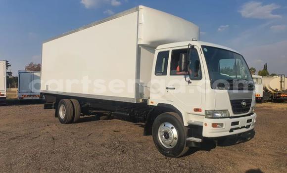 Acheter Occasion Utilitaire Nissan UD Blanc à Big Bend, Lubombo District Acheter Occasion Utilitaire Nissan UD Blanc à Big Bend, Lubombo District
