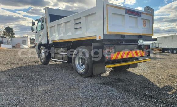 Acheter Occasion Utilitaire Nissan UD Blanc à Big Bend, Lubombo Acheter Occasion Utilitaire Nissan UD Blanc à Big Bend, Lubombo