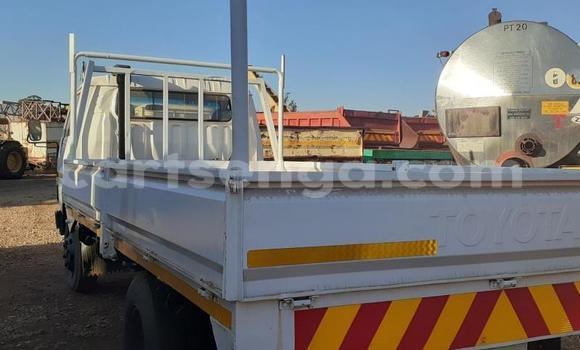 Nunua Ilio tumika Toyota Dyna White Lori ndani ya Big Bend nchini Wilaya ya Lubombo Nunua Ilio tumika Toyota Dyna White Lori ndani ya Big Bend nchini Wilaya ya Lubombo