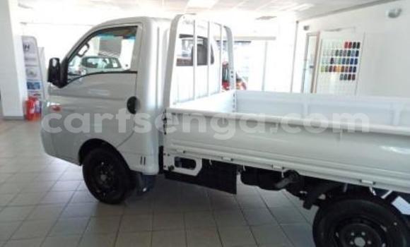 Acheter Occasion Voiture Hyundai H1 Blanc à Mbabane, Manzini Acheter Occasion Voiture Hyundai H1 Blanc à Mbabane, Manzini