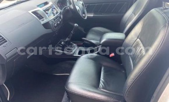 Nunua Ilio tumika Toyota Hilux White Gari ndani ya Ezulwini nchini Hhohho Nunua Ilio tumika Toyota Hilux White Gari ndani ya Ezulwini nchini Hhohho