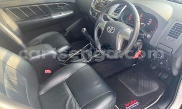 Nunua Ilio tumika Toyota Hilux White Gari ndani ya Ezulwini nchini Hhohho Nunua Ilio tumika Toyota Hilux White Gari ndani ya Ezulwini nchini Hhohho