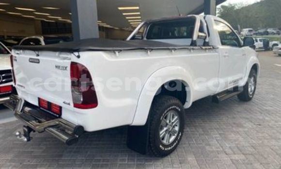 Nunua Ilio tumika Toyota Hilux White Gari ndani ya Ezulwini nchini Hhohho Nunua Ilio tumika Toyota Hilux White Gari ndani ya Ezulwini nchini Hhohho