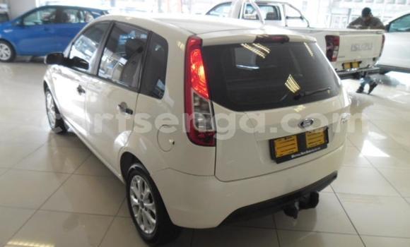 Acheter Occasion Voiture Ford Ikon Blanc à Manzini, Manzini Acheter Occasion Voiture Ford Ikon Blanc à Manzini, Manzini