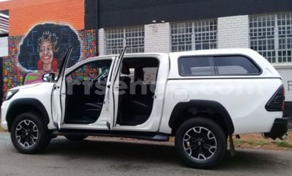 Buy Used Toyota Hilux White Car in Ezulwini in Hhohho Buy Used Toyota Hilux White Car in Ezulwini in Hhohho