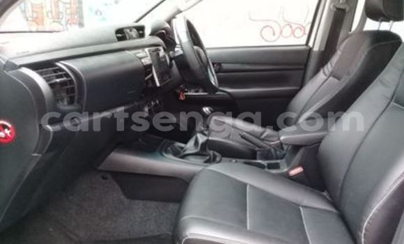 Buy Used Toyota Hilux White Car in Ezulwini in Hhohho Buy Used Toyota Hilux White Car in Ezulwini in Hhohho