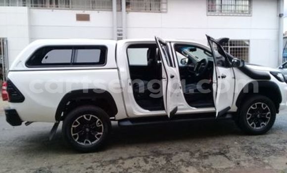 Buy Used Toyota Hilux White Car in Ezulwini in Hhohho Buy Used Toyota Hilux White Car in Ezulwini in Hhohho