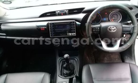Buy Used Toyota Hilux White Car in Ezulwini in Hhohho Buy Used Toyota Hilux White Car in Ezulwini in Hhohho