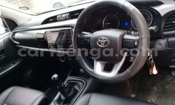 Buy Used Toyota Hilux White Car in Ezulwini in Hhohho Buy Used Toyota Hilux White Car in Ezulwini in Hhohho