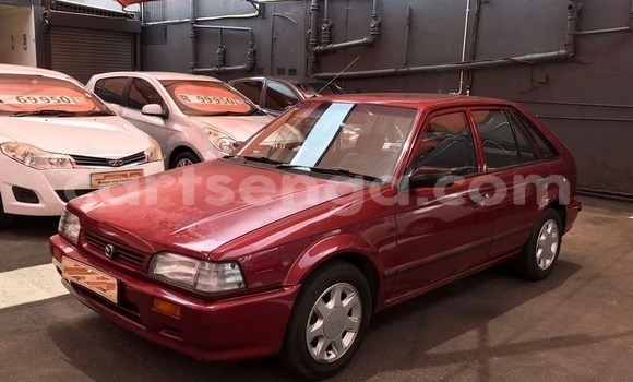 Acheter Occasion Voiture Mazda 323 Rouge à Bulembu, Hhohho Acheter Occasion Voiture Mazda 323 Rouge à Bulembu, Hhohho