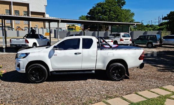 Buy Used Toyota Hilux White Car in Bhunya in Manzini Buy Used Toyota Hilux White Car in Bhunya in Manzini