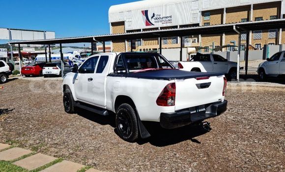 Buy Used Toyota Hilux White Car in Bhunya in Manzini Buy Used Toyota Hilux White Car in Bhunya in Manzini