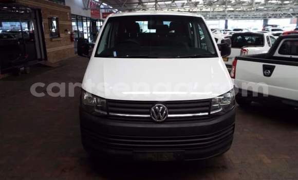 Nunua Ilio tumika Volkswagen Transporter White Gari ndani ya Mbabane nchini Manzini
