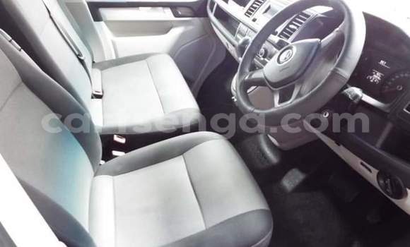 Buy Used Volkswagen Transporter White Car in Mbabane in Manzini Buy Used Volkswagen Transporter White Car in Mbabane in Manzini