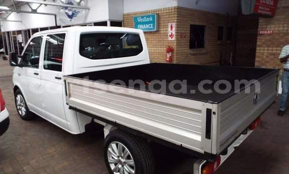 Buy Used Volkswagen Transporter White Car in Mbabane in Manzini Buy Used Volkswagen Transporter White Car in Mbabane in Manzini