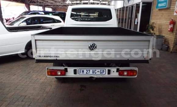 Buy Used Volkswagen Transporter White Car in Mbabane in Manzini Buy Used Volkswagen Transporter White Car in Mbabane in Manzini