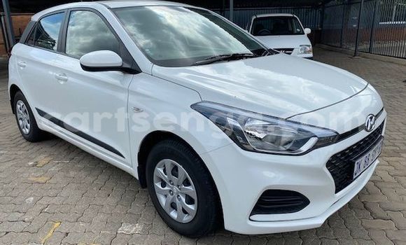 Buy Used Hyundai i20 White Car in Bhunya in Manzini