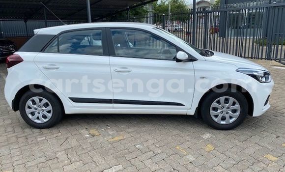 Buy Used Hyundai i20 White Car in Bhunya in Manzini Buy Used Hyundai i20 White Car in Bhunya in Manzini
