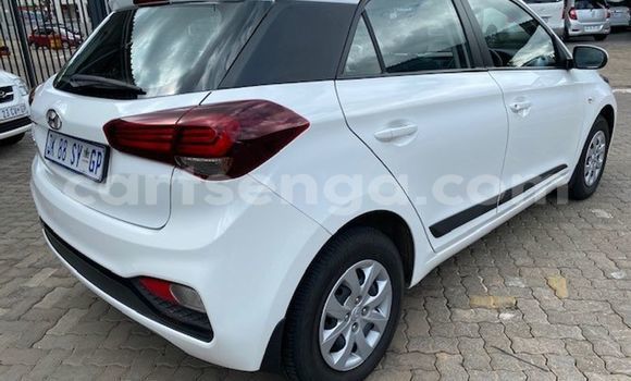 Buy Used Hyundai i20 White Car in Bhunya in Manzini Buy Used Hyundai i20 White Car in Bhunya in Manzini