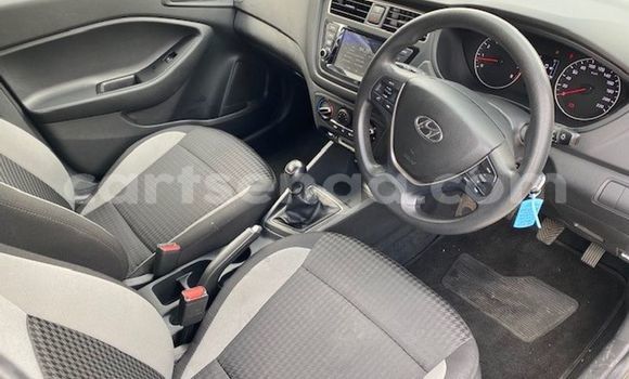 Buy Used Hyundai i20 White Car in Bhunya in Manzini Buy Used Hyundai i20 White Car in Bhunya in Manzini