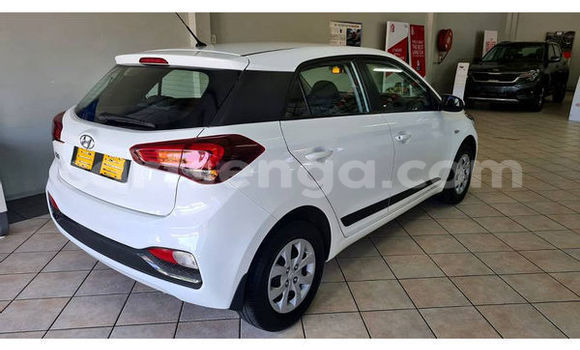 Buy Used Hyundai i20 White Car in Bulembu in Hhohho Buy Used Hyundai i20 White Car in Bulembu in Hhohho