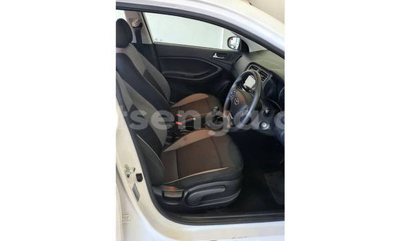 Buy Used Hyundai i20 White Car in Bulembu in Hhohho Buy Used Hyundai i20 White Car in Bulembu in Hhohho