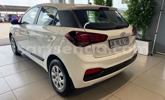 Buy Used Hyundai i20 White Car in Bulembu in Hhohho Buy Used Hyundai i20 White Car in Bulembu in Hhohho