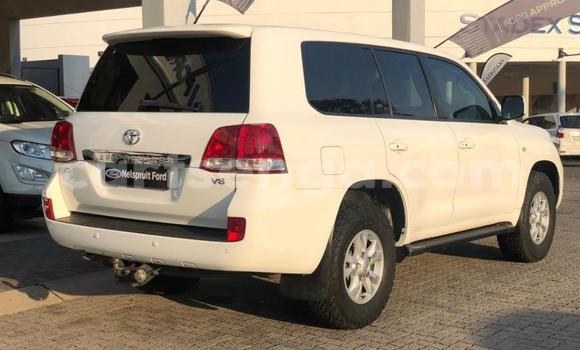 Buy Used Toyota Land Cruiser Prado White Car in Ezulwini in Hhohho Buy Used Toyota Land Cruiser Prado White Car in Ezulwini in Hhohho