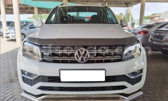 Buy Used Volkswagen Amarok White Car in Bulembu in Hhohho