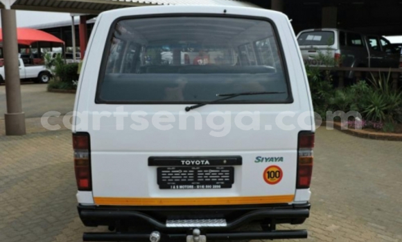 Buy Used Toyota Hiace White Car in Mbabane in Manzini Buy Used Toyota Hiace White Car in Mbabane in Manzini