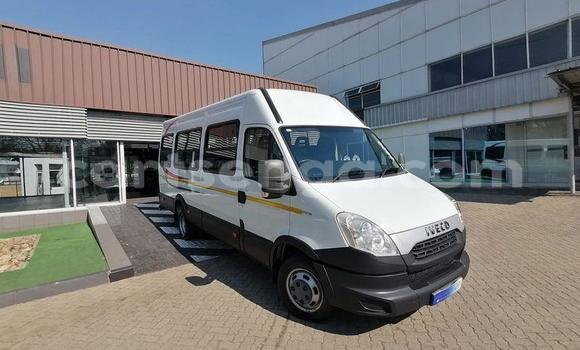 Buy Used Toyota Hiace White Car in Ezulwini in Hhohho Buy Used Toyota Hiace White Car in Ezulwini in Hhohho