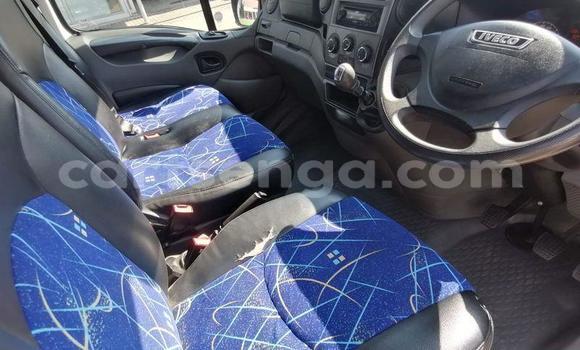 Buy Used Toyota Hiace White Car in Ezulwini in Hhohho Buy Used Toyota Hiace White Car in Ezulwini in Hhohho