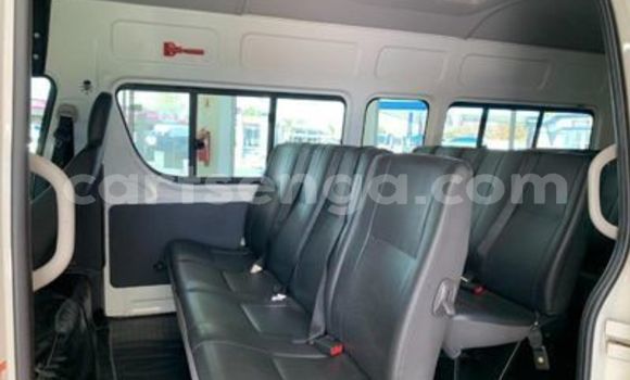 Acheter Occasion Voiture Toyota Hiace Blanc à Ezulwini, Hhohho Acheter Occasion Voiture Toyota Hiace Blanc à Ezulwini, Hhohho