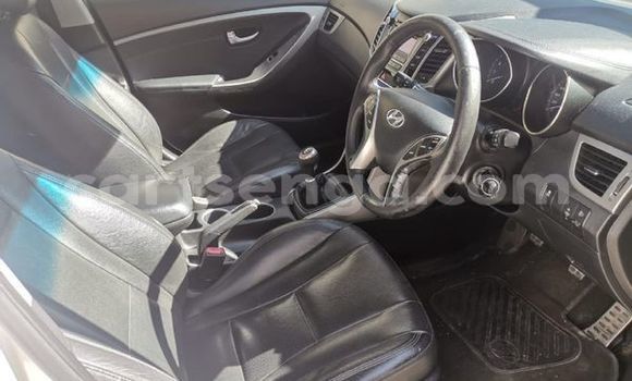 Acheter Occasion Voiture Hyundai i30 Blanc à Bulembu, Hhohho Acheter Occasion Voiture Hyundai i30 Blanc à Bulembu, Hhohho