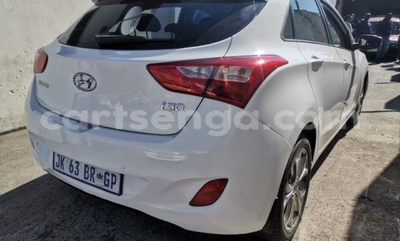 Acheter Occasion Voiture Hyundai i30 Blanc à Bulembu, Hhohho Acheter Occasion Voiture Hyundai i30 Blanc à Bulembu, Hhohho