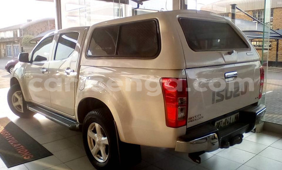 Acheter Occasion Voiture Isuzu KB Blanc à Mbabane, Manzini Acheter Occasion Voiture Isuzu KB Blanc à Mbabane, Manzini