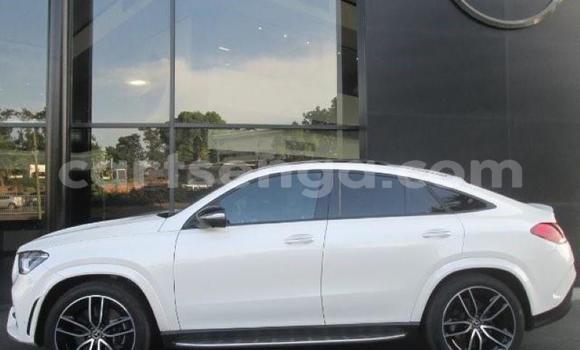 Nunua Ilio tumika Mercedes-Benz C250 coupe White Gari ndani ya Ezulwini nchini Hhohho Nunua Ilio tumika Mercedes-Benz C250 coupe White Gari ndani ya Ezulwini nchini Hhohho